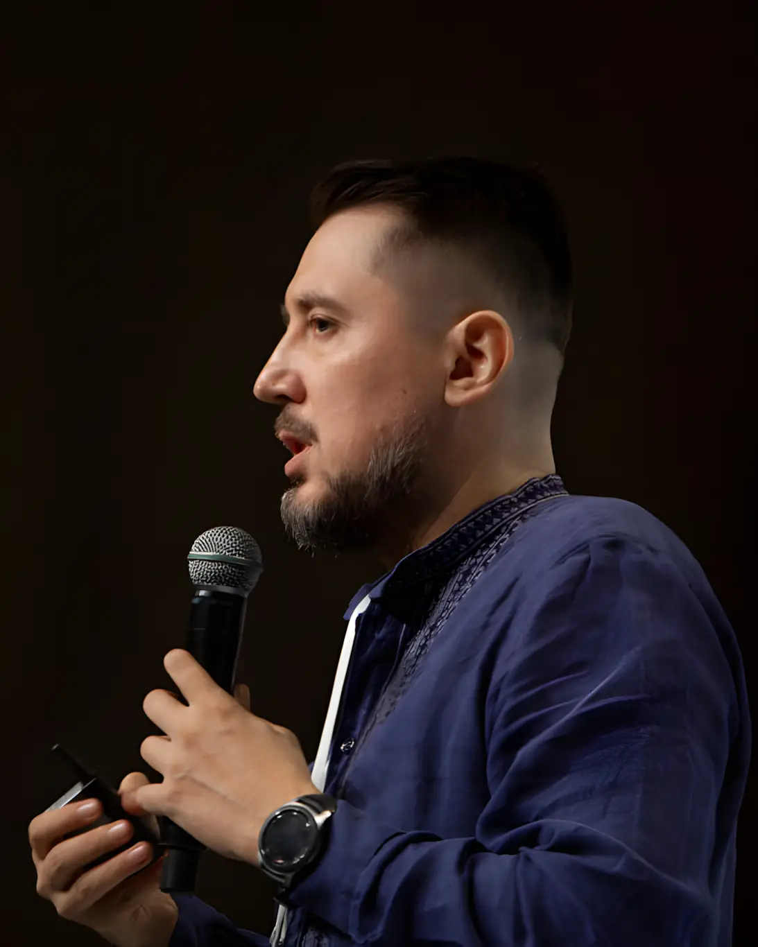 Євген Шевченко виступає зі сцени